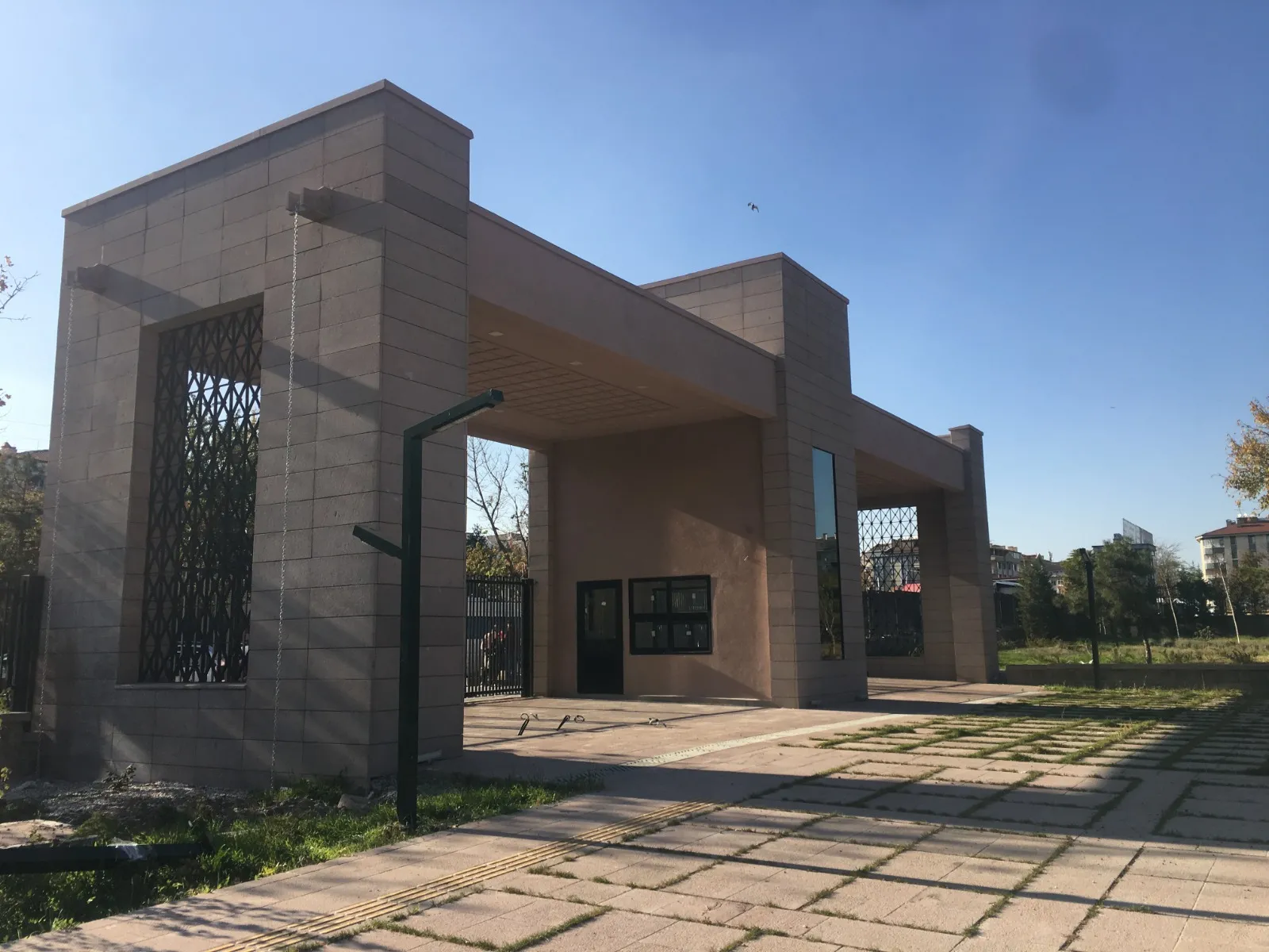 ANKARA ÜNİVERSİTESİ ZİRAAT/VETERİNER FAKÜLTESİ DIŞKAPI YERLEŞKESİ 1 ETAP YAPISAL ÇEVRE DÜZENLEMESİ, RESTORASYONU